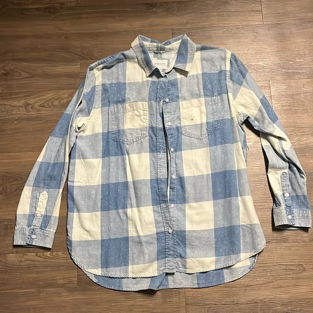 American Eagle button down. Size M. Never worn.